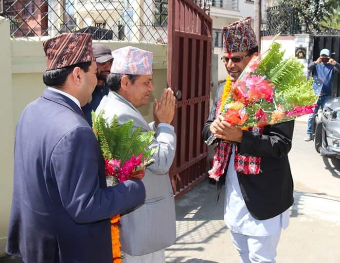 आयोगमा पदबहाली गर्दै माननीय अध्यक्ष डा.विजयकुमार दत्तज्यू